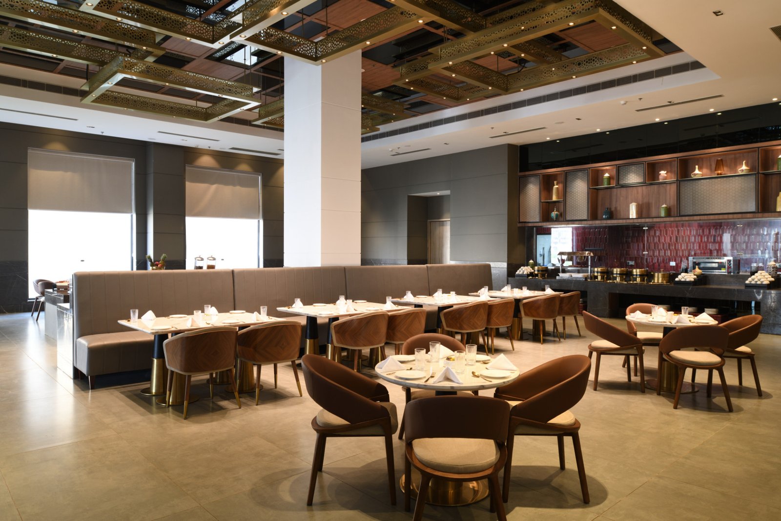 COMPLIMENTARY LUNCH/DINNER BUFFET